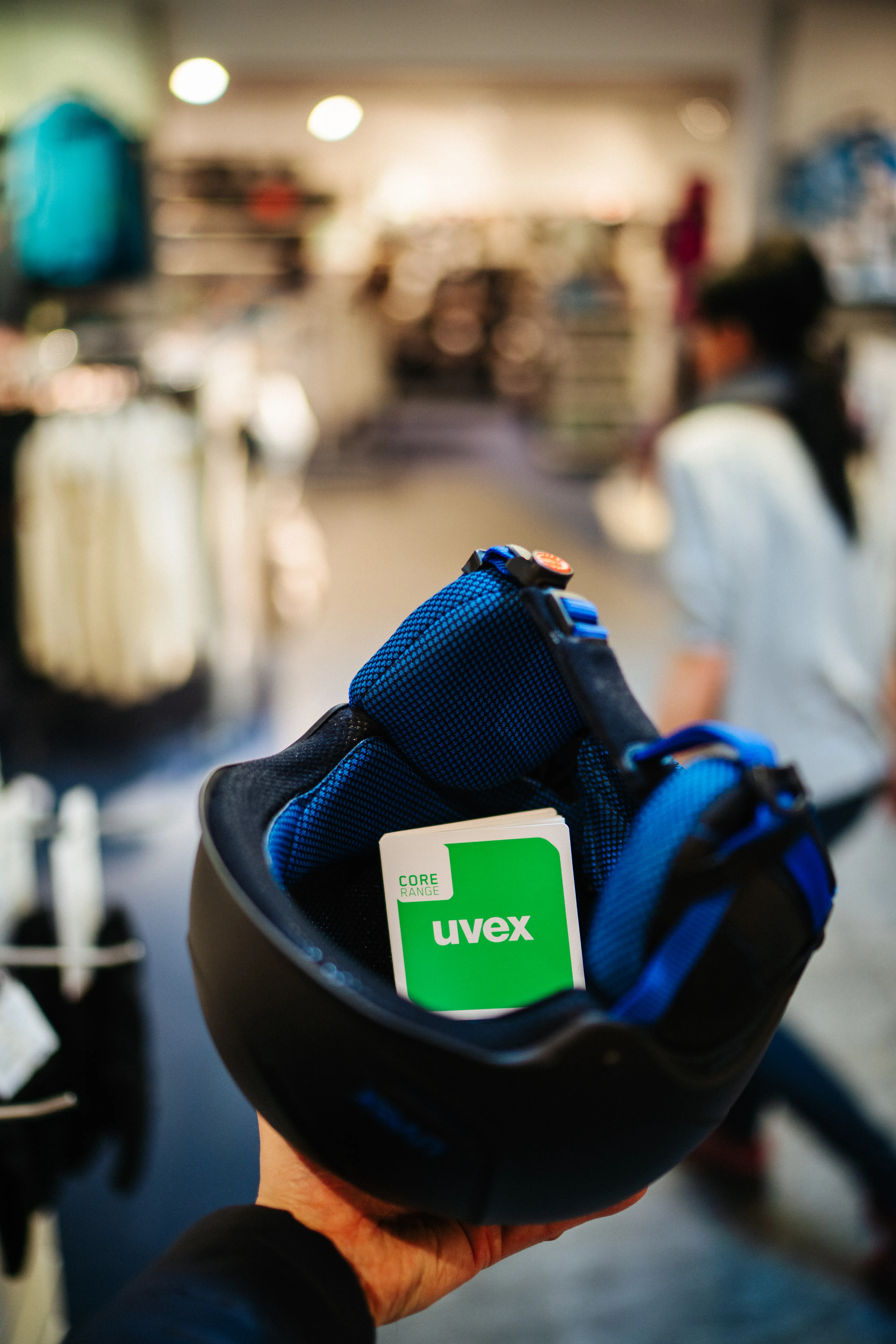 Geschlossener Pocketfolder im Helm Uvex