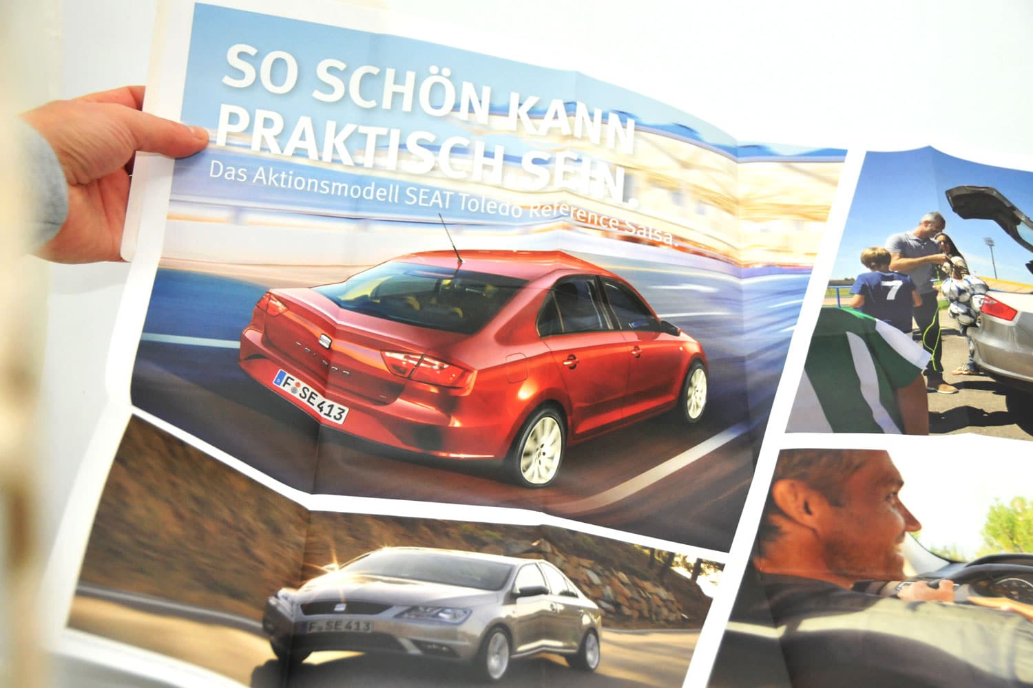 Pocketfolder wird praktisch aufgeklappt